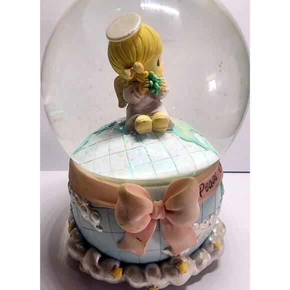 Precious Moments Snowglobe Peace on Earth 2003 Plays Joy to the World Works - Picture 8 of 14